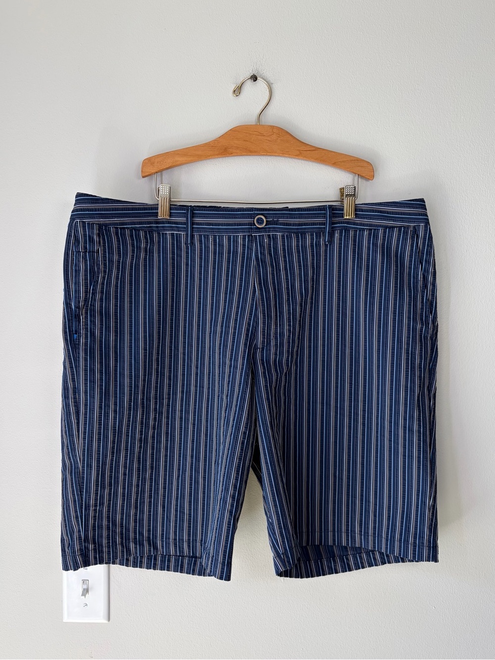 Tommy Bahama Men’s Blue Hybrid Striped Shorts